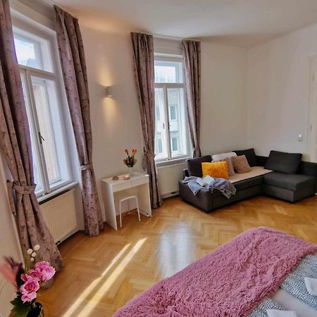 Central And Round 3 Minutes To City Shopping Center And Schoenbrunn Palace Vienna Luaran gambar
