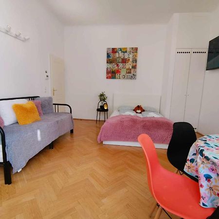 Central And Round 3 Minutes To City Shopping Center And Schoenbrunn Palace Vienna Luaran gambar
