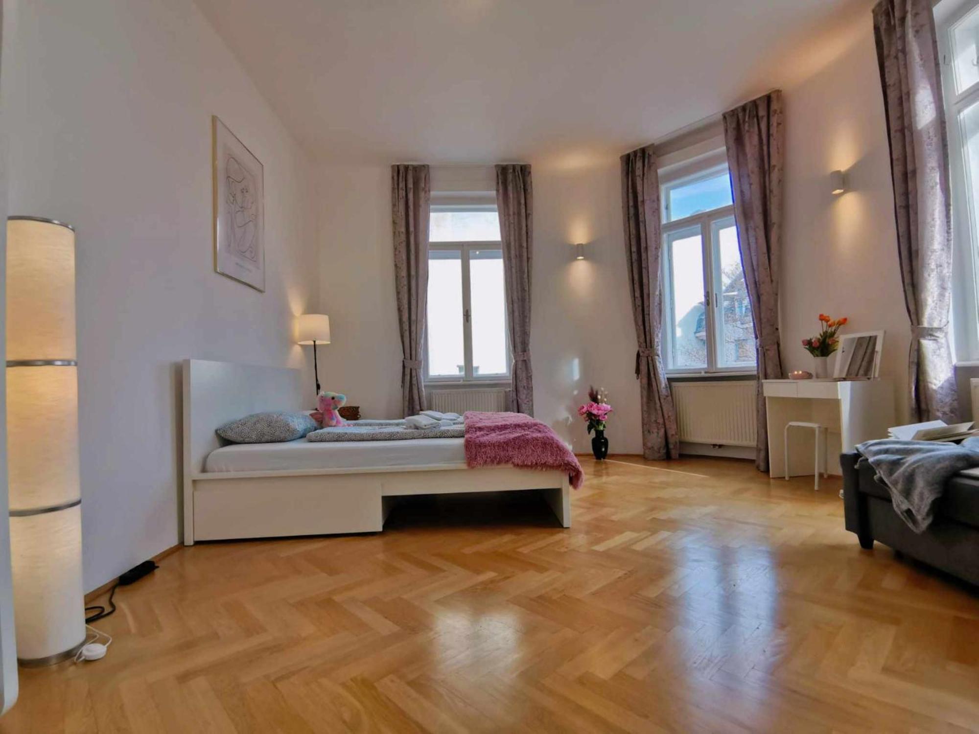 Central And Round 3 Minutes To City Shopping Center And Schoenbrunn Palace Vienna Luaran gambar