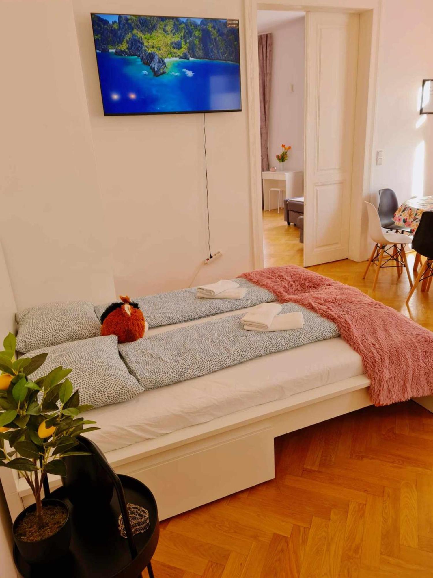 Central And Round 3 Minutes To City Shopping Center And Schoenbrunn Palace Vienna Luaran gambar