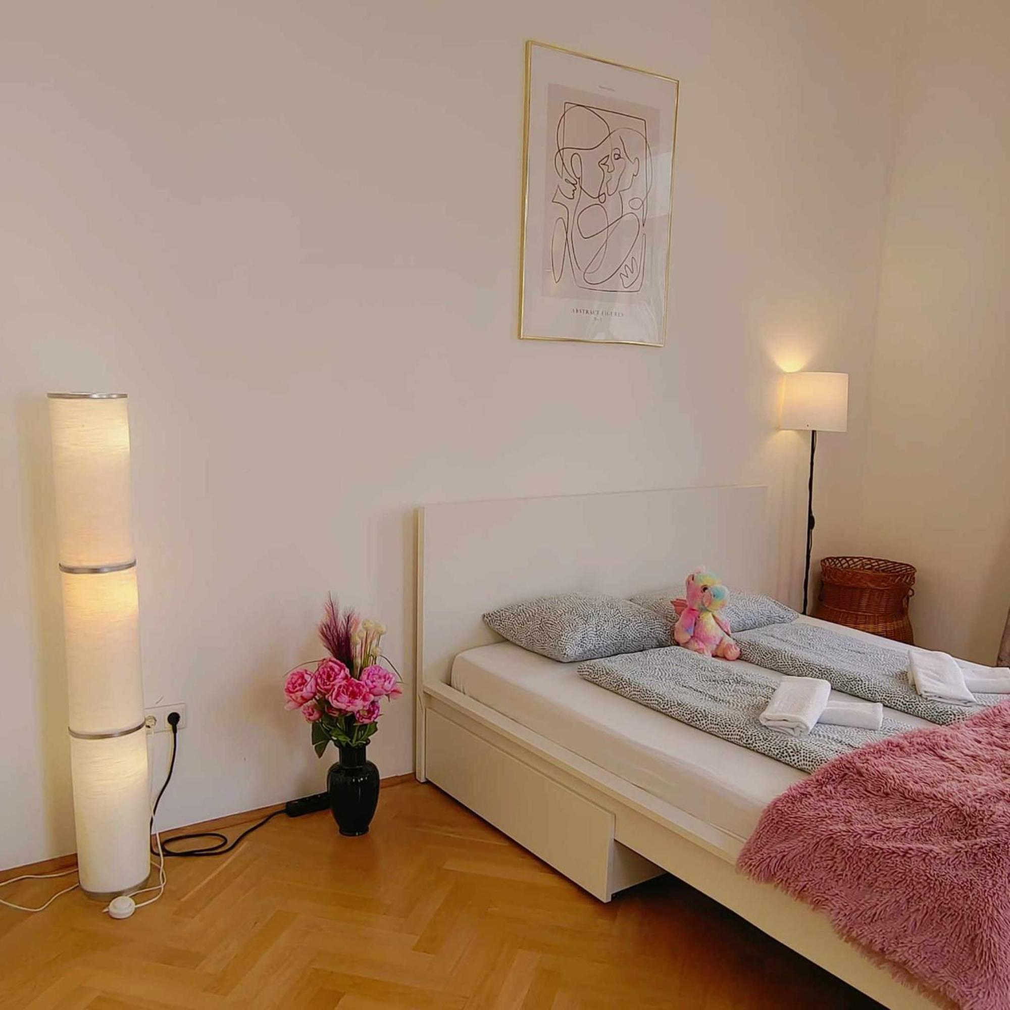 Central And Round 3 Minutes To City Shopping Center And Schoenbrunn Palace Vienna Luaran gambar