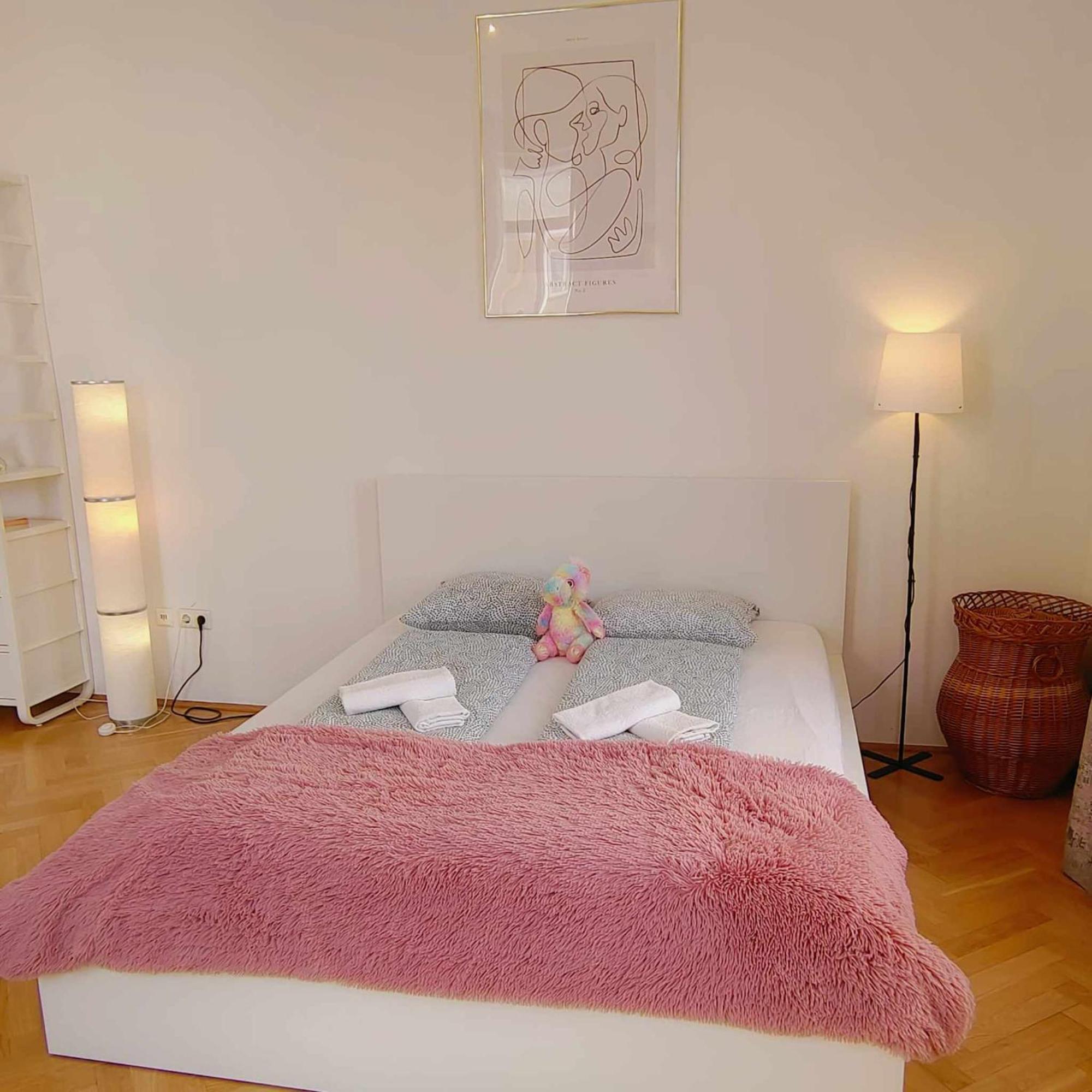 Central And Round 3 Minutes To City Shopping Center And Schoenbrunn Palace Vienna Luaran gambar